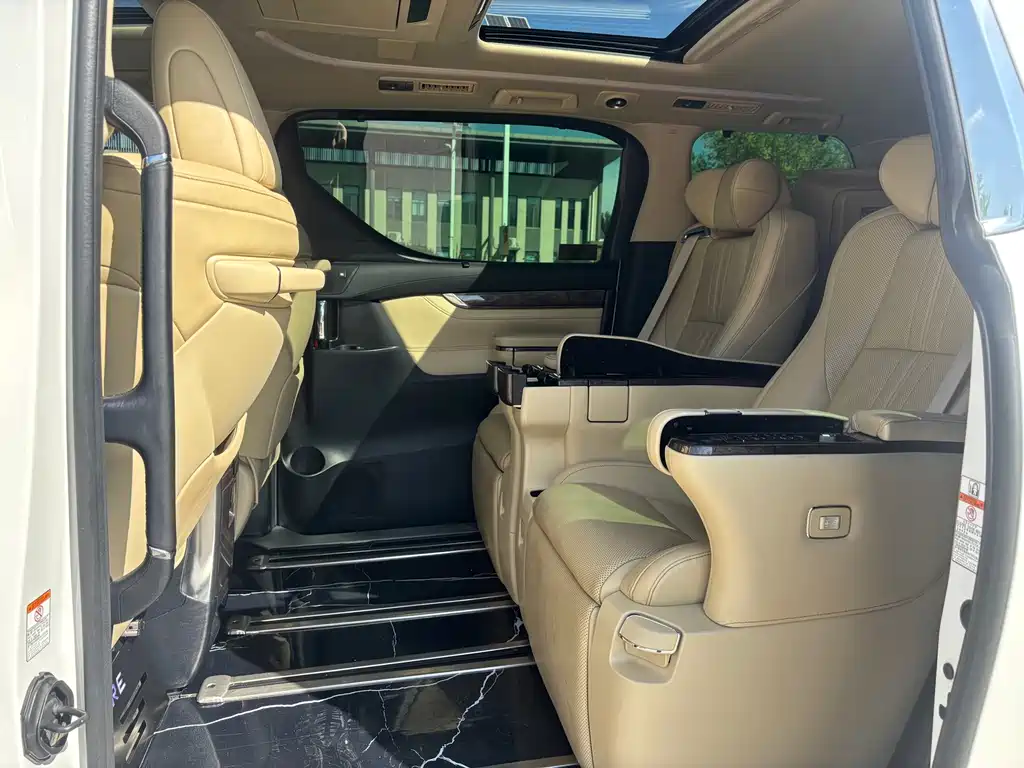 Toyota Vellfire — миниатюра 7