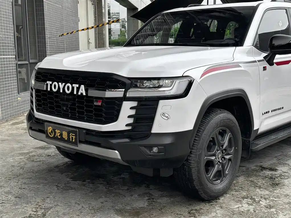 Toyota Land Cruiser LC300 2024 3.5T AT