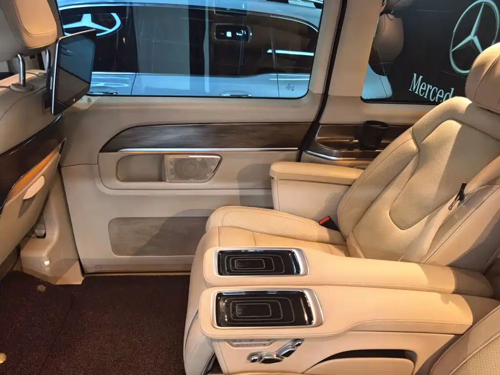 Mercedes-Benz V-Class — миниатюра 16
