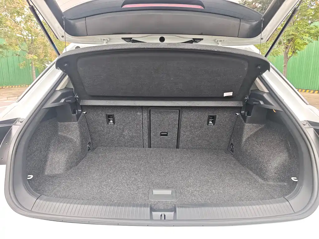 VOLKSWAGEN T ROC EXPLORING SONGS