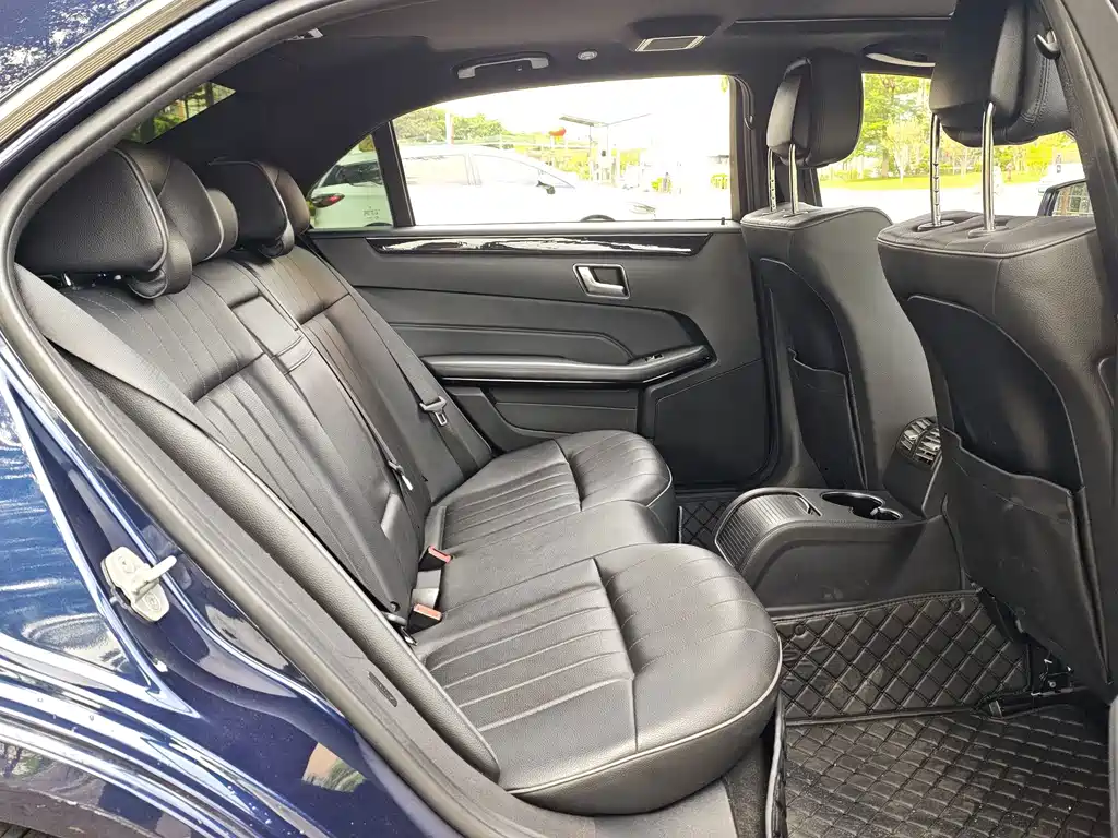 Mercedes-Benz E-Class — миниатюра 8