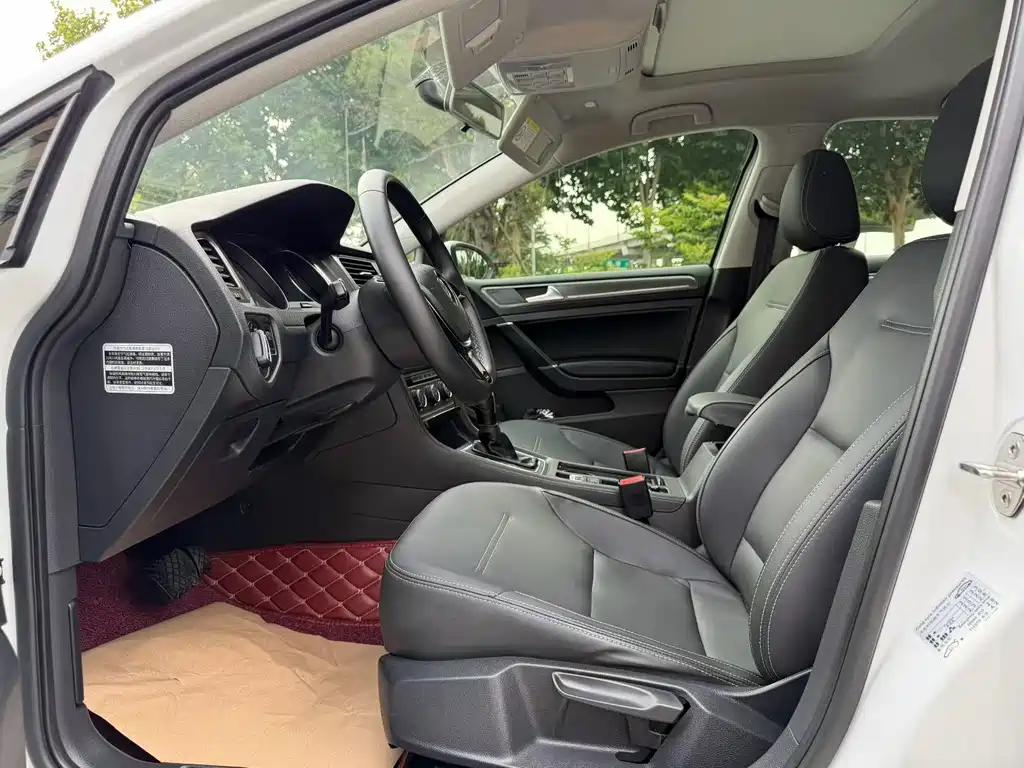 Volkswagen Golf 2016 1.6L AT Comfort