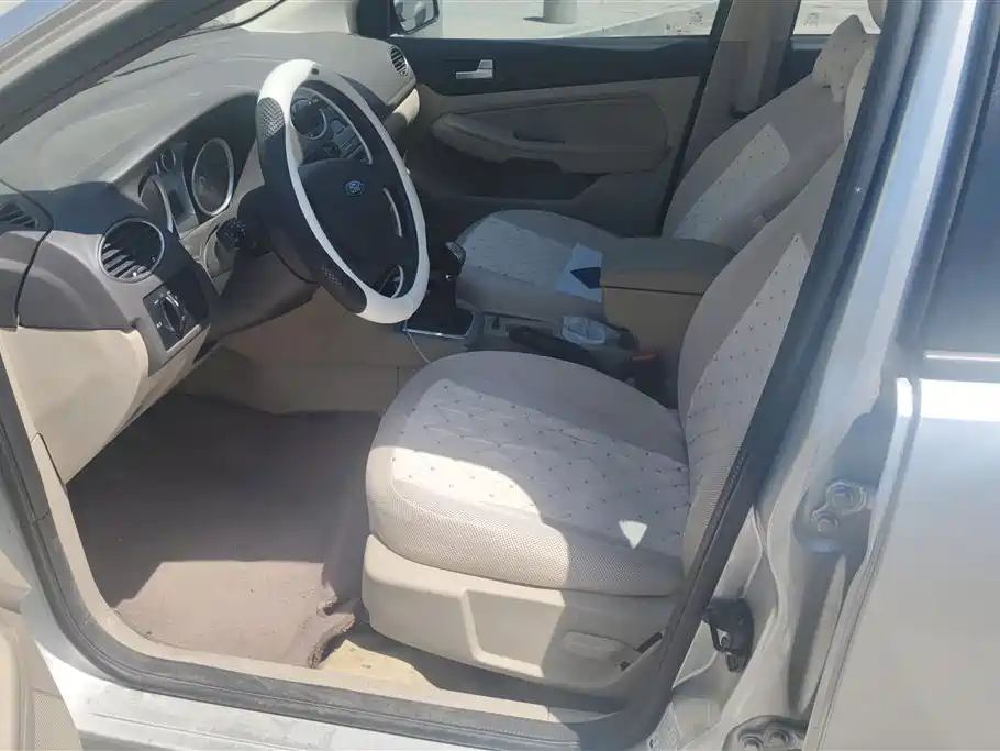 Ford Focus 2013 1.8L MT