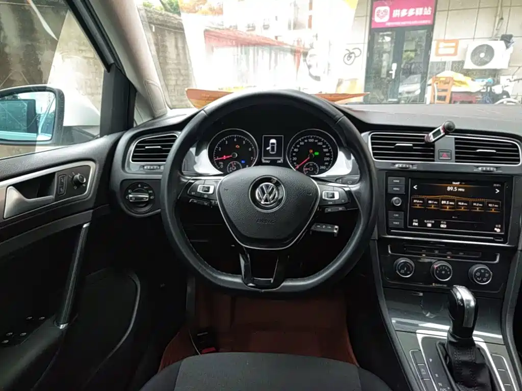Volkswagen Golf — миниатюра 11