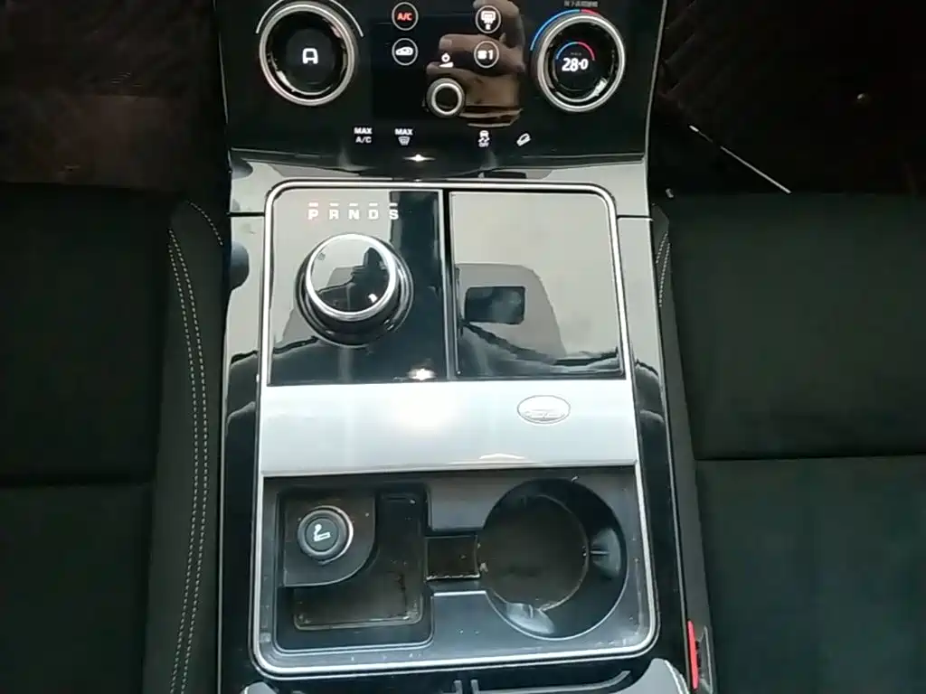 Land Rover Velar — миниатюра 14