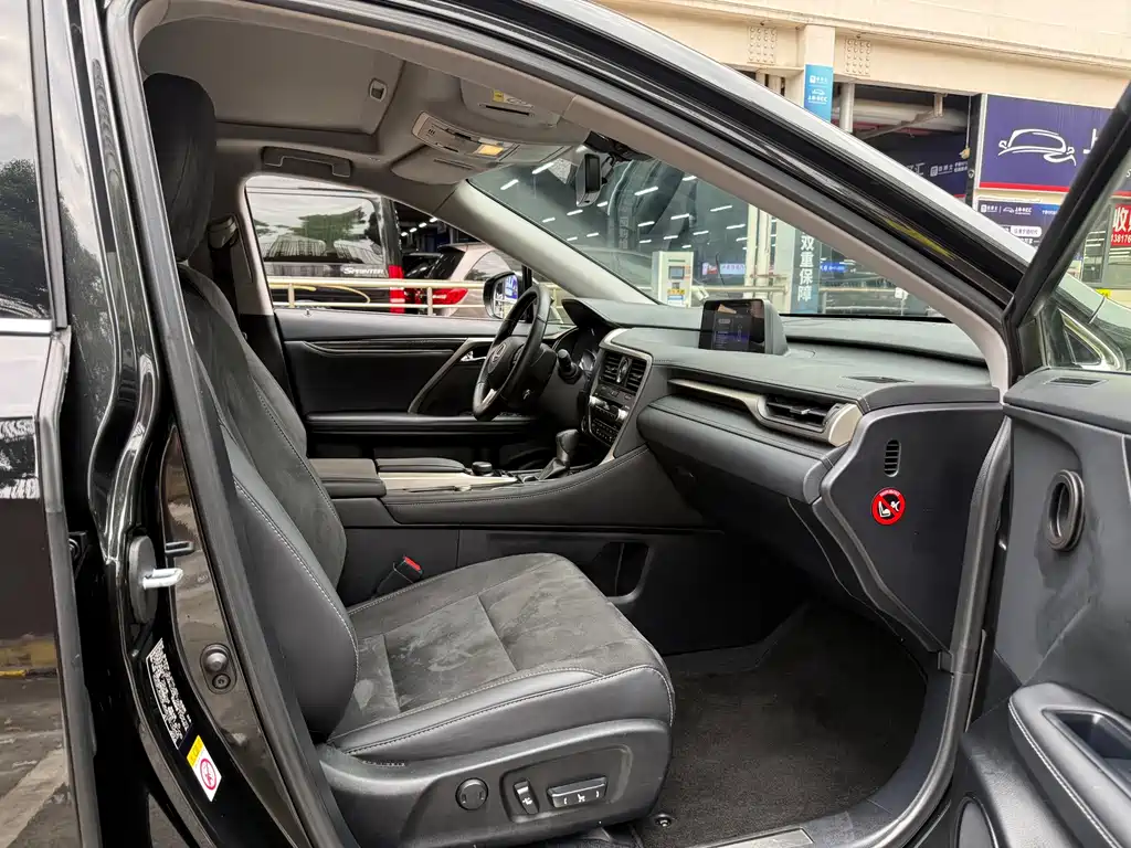 Lexus RX — миниатюра 5