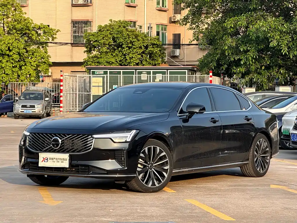 Volvo S90 2025