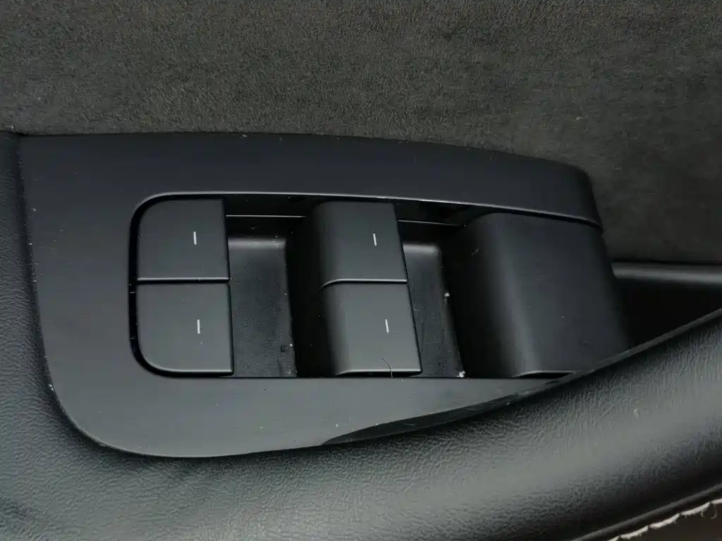 Tesla Model 3 — миниатюра 9