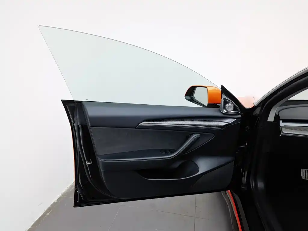 Tesla Model 3 — миниатюра 8