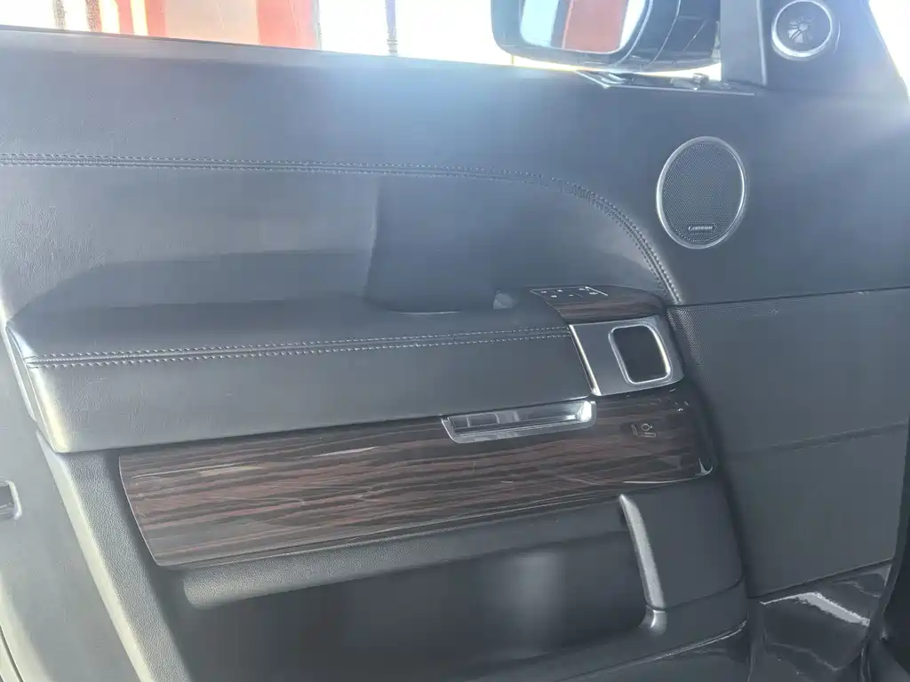 Land Rover Range Rover — миниатюра 8