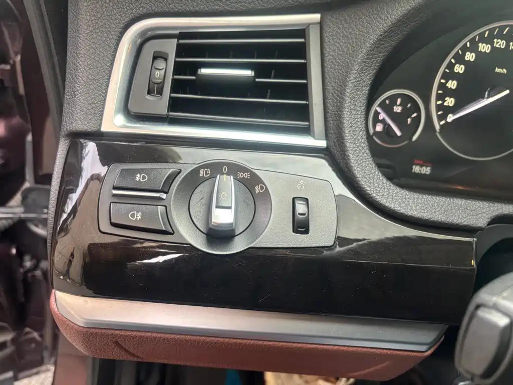 BMW 5 Series GT — миниатюра 10