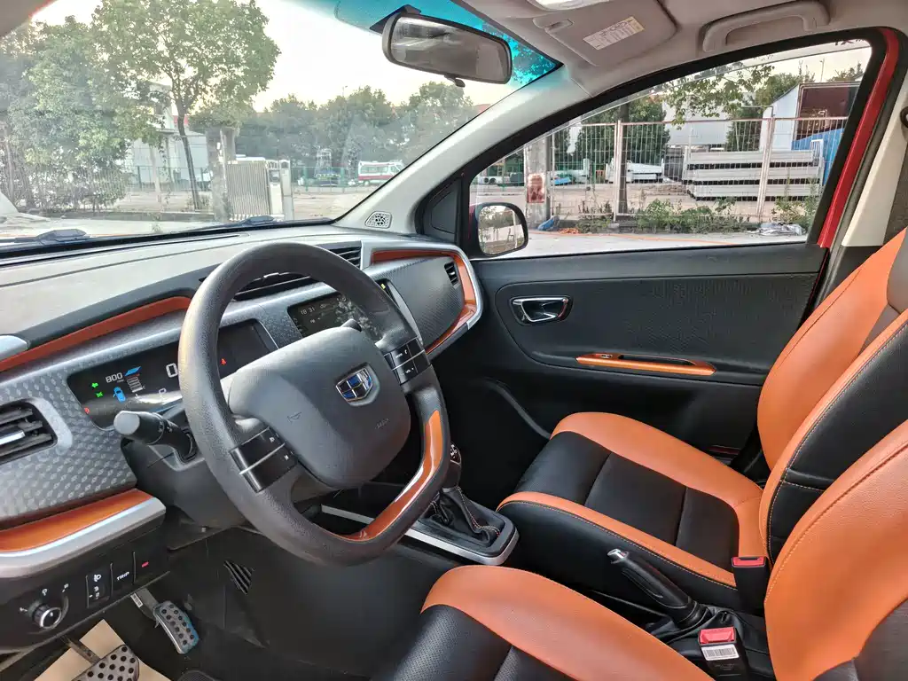 Geely Vision X1 — миниатюра 6