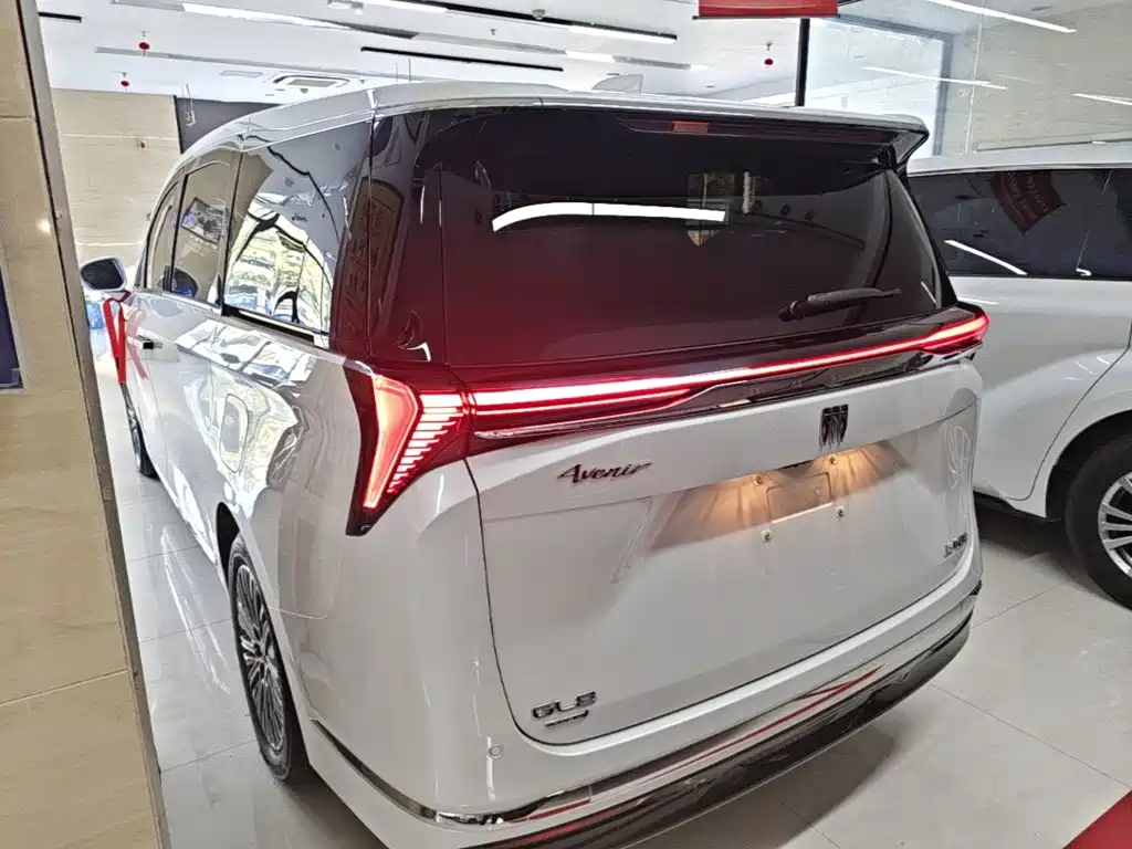Buick GL8 Hybrid — миниатюра 5