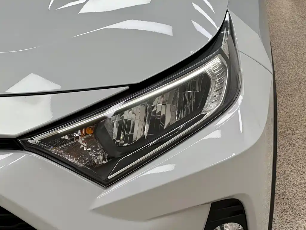Toyota RAV4 — миниатюра 29