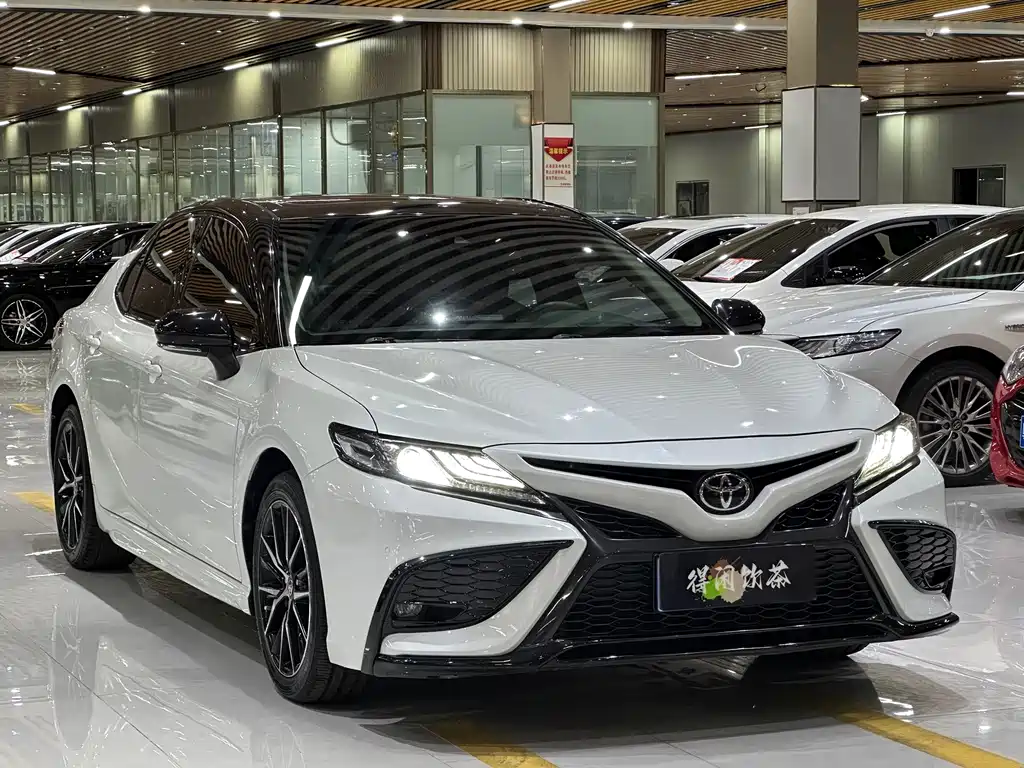 Toyota Camry — миниатюра 3