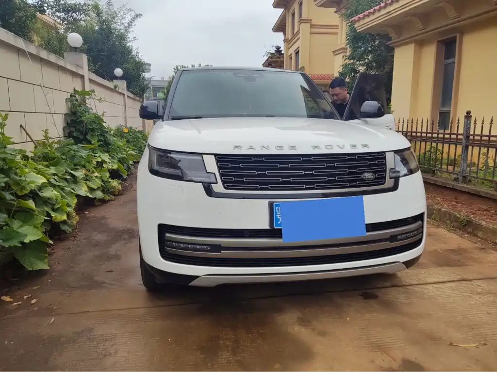 Land Rover Range Rover 2023 3.0 L6 400PS мест Long Wheelbase