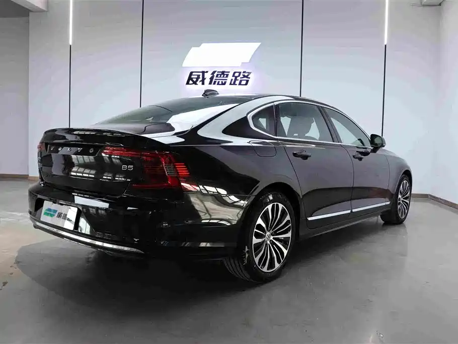 Volvo S90 2024 B5 Luxury