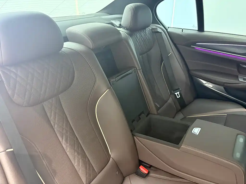BMW 5 Series — миниатюра 10