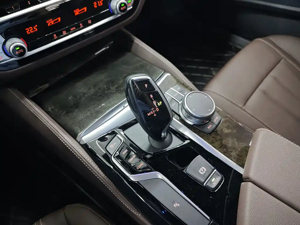 BMW 5 Series — миниатюра 16