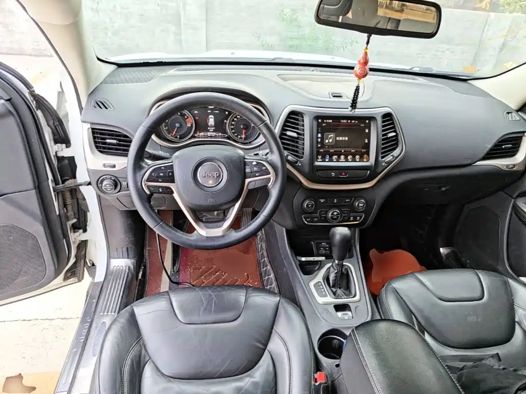 Jeep Cherokee — миниатюра 10