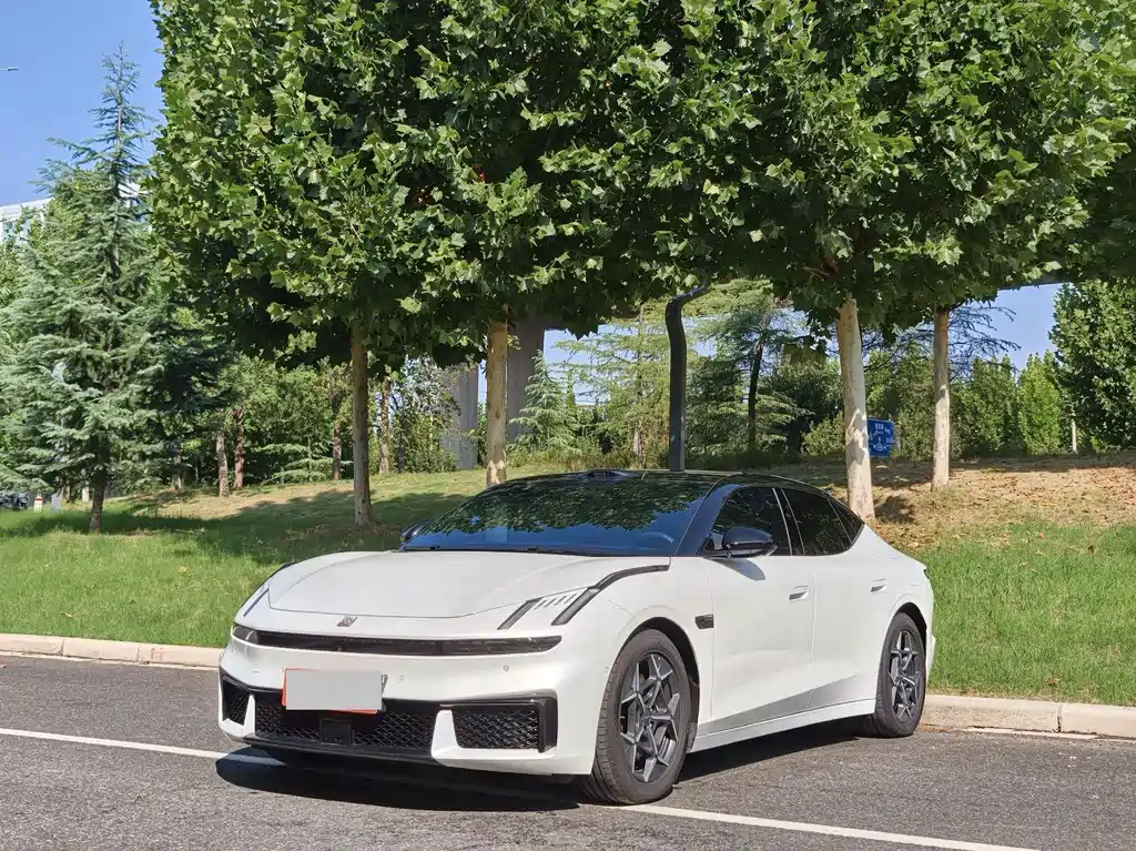 Lynk & Co 10