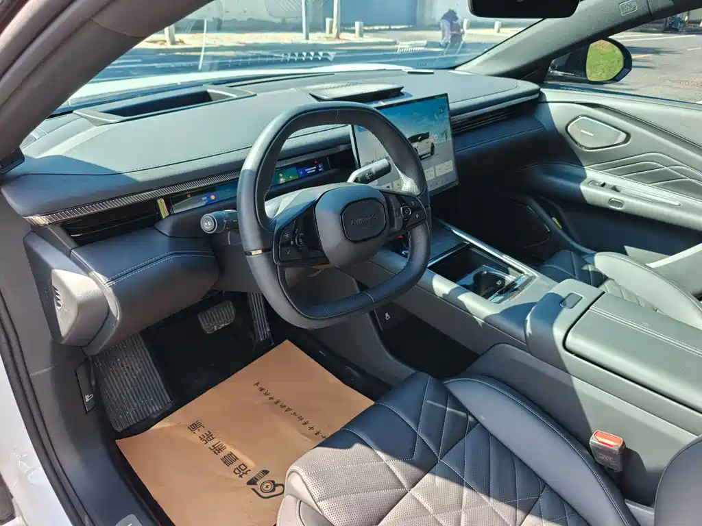 Lynk & Co 10 — миниатюра 3