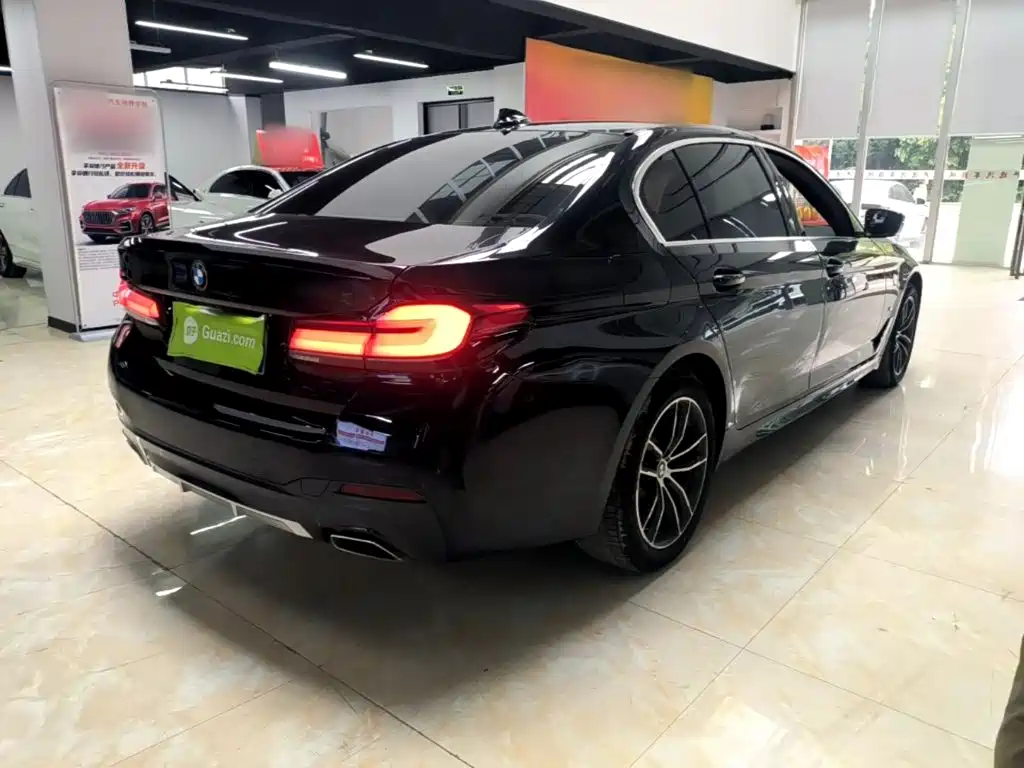BMW 5 Series — миниатюра 7