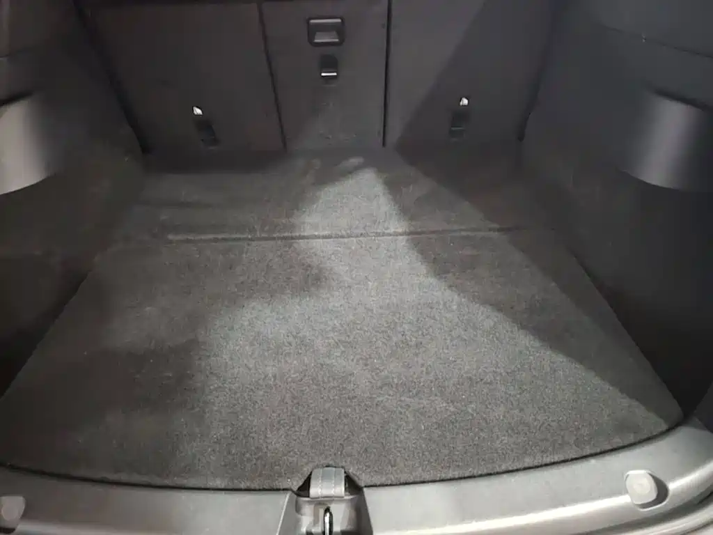 Tesla Model Y — миниатюра 19
