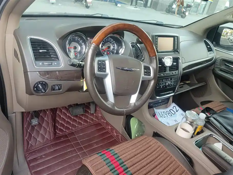 Chrysler Grand Voyager (Import) — миниатюра 12