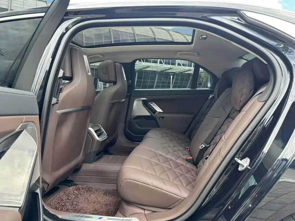 BMW 7 Series — миниатюра 6
