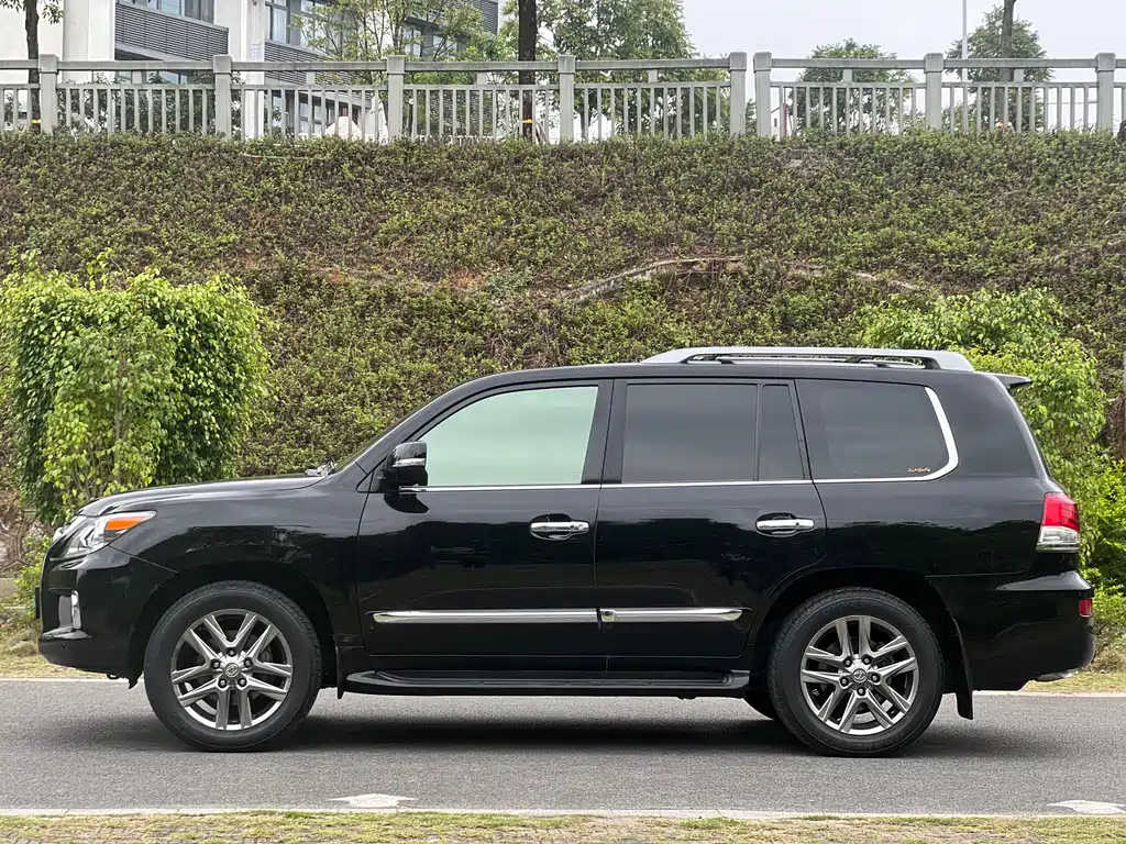 Lexus LX 2013 570