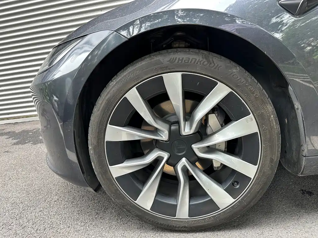 Tesla Model 3 — миниатюра 13