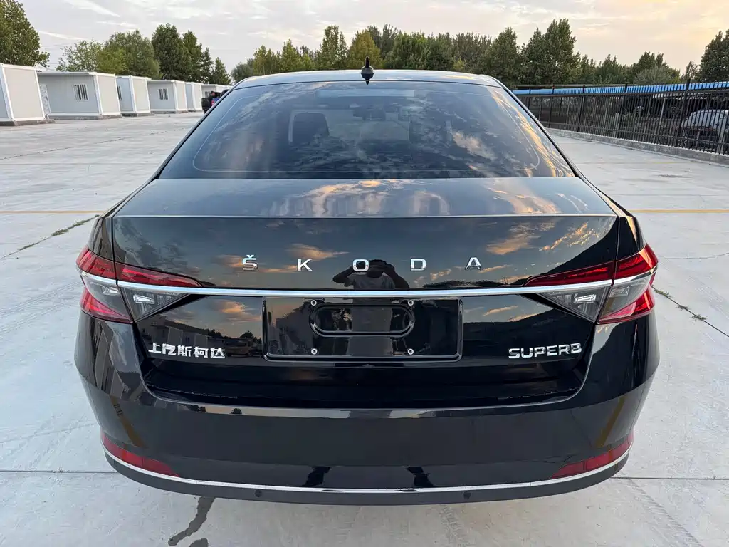 Skoda Superb — миниатюра 6