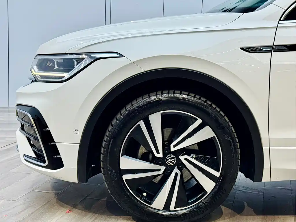 VOLKSWAGEN TIGUAN X