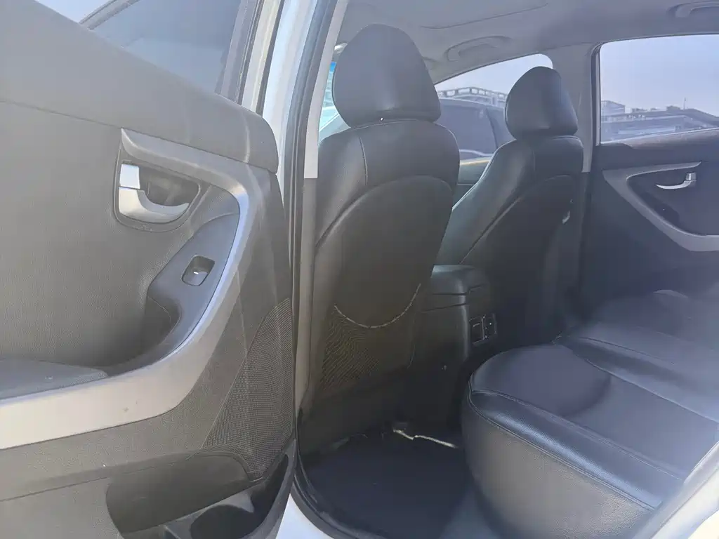 Hyundai Elantra Langdong — миниатюра 10