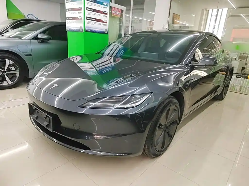 Tesla Model 3 — миниатюра 2