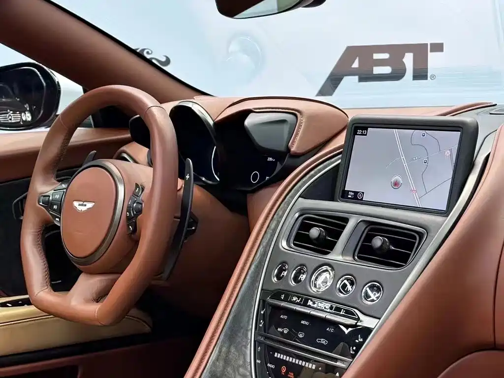 Aston Martin DBS — миниатюра 5
