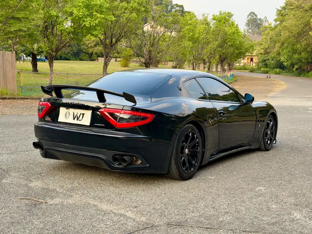 Maserati GranTurismo — миниатюра 6