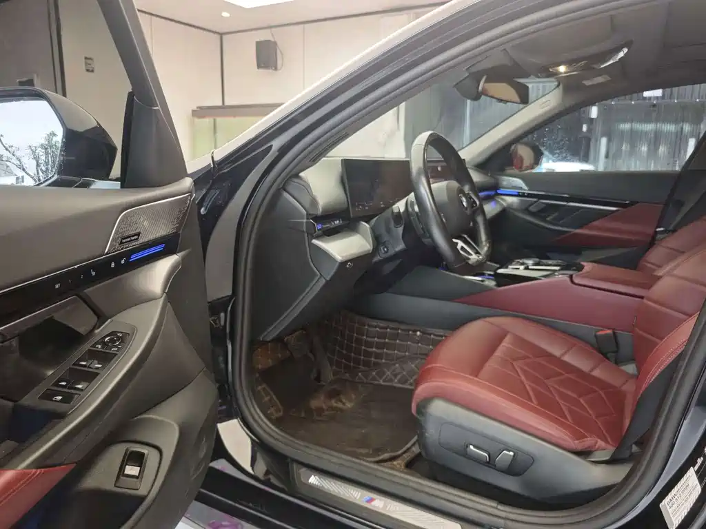 BMW 5 Series — миниатюра 4