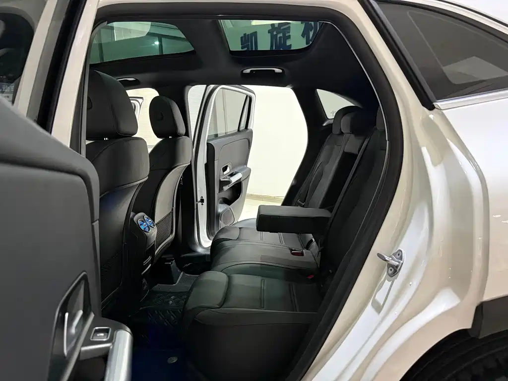Mercedes-Benz GLA — миниатюра 10