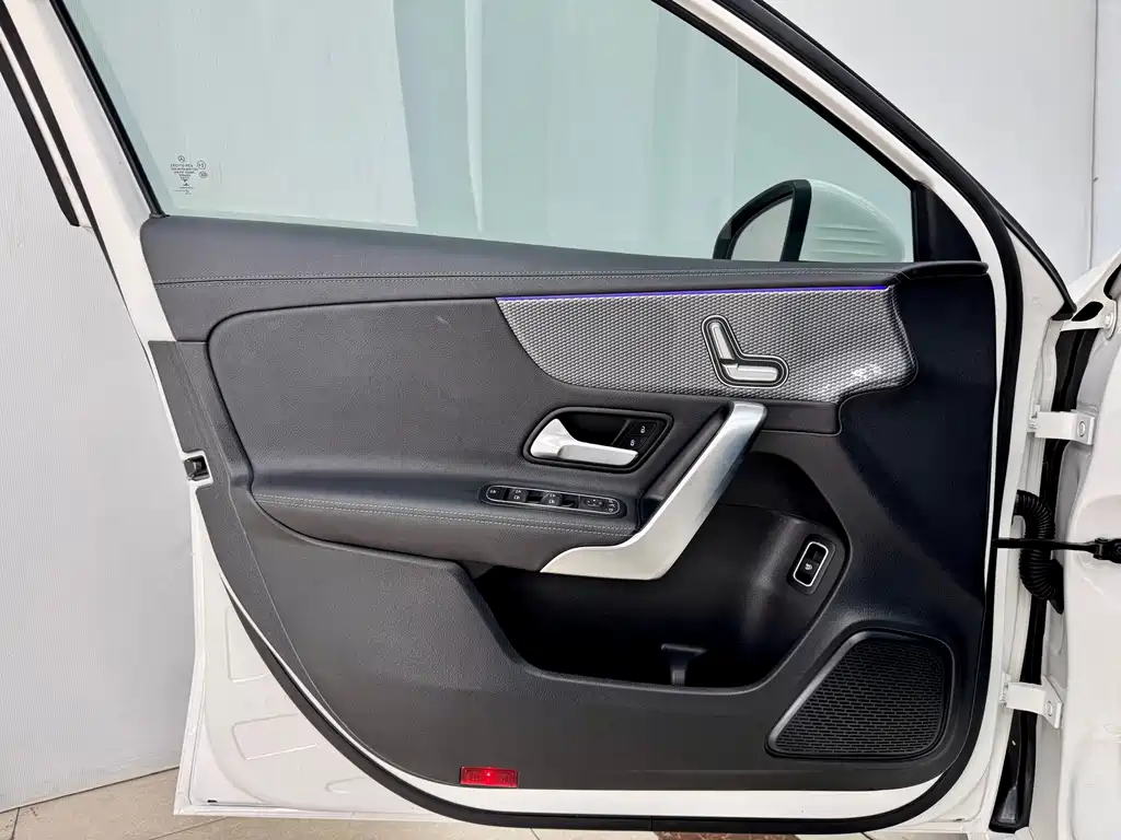 Mercedes-Benz A-Class — миниатюра 7