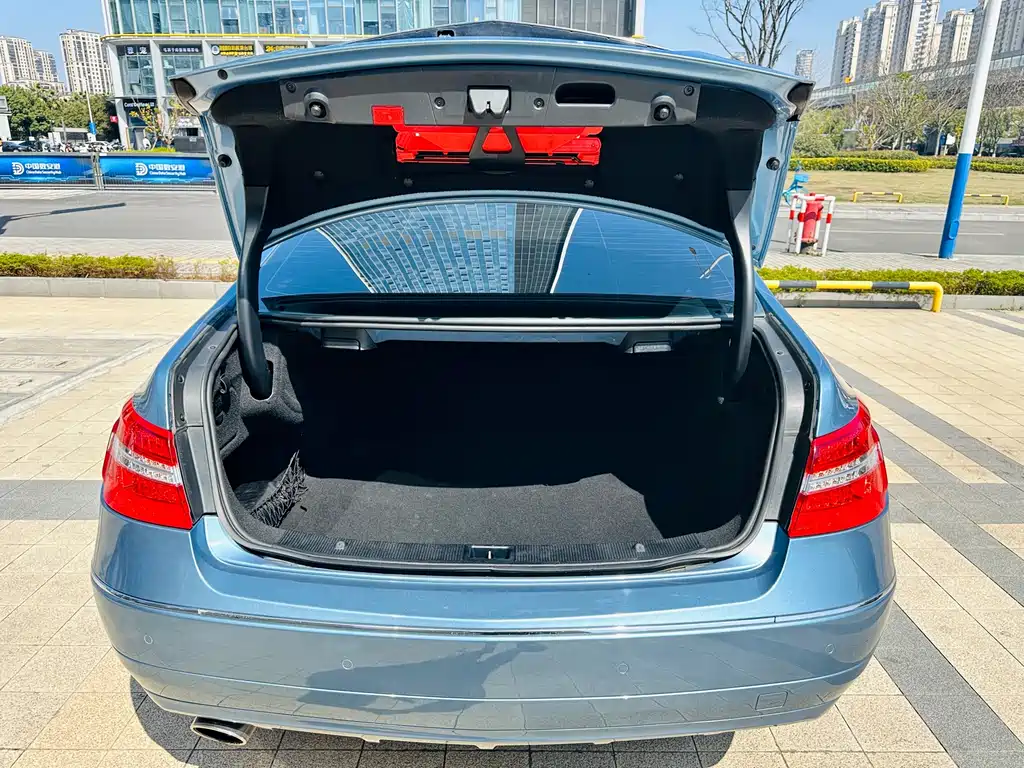 Mercedes-Benz E-Class (Import) — миниатюра 15