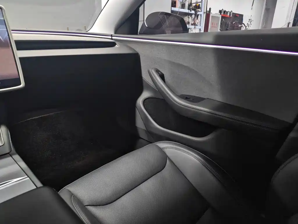 Tesla Model 3 — миниатюра 9