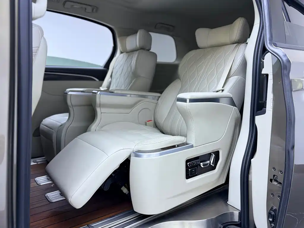 Buick GL8 — миниатюра 10