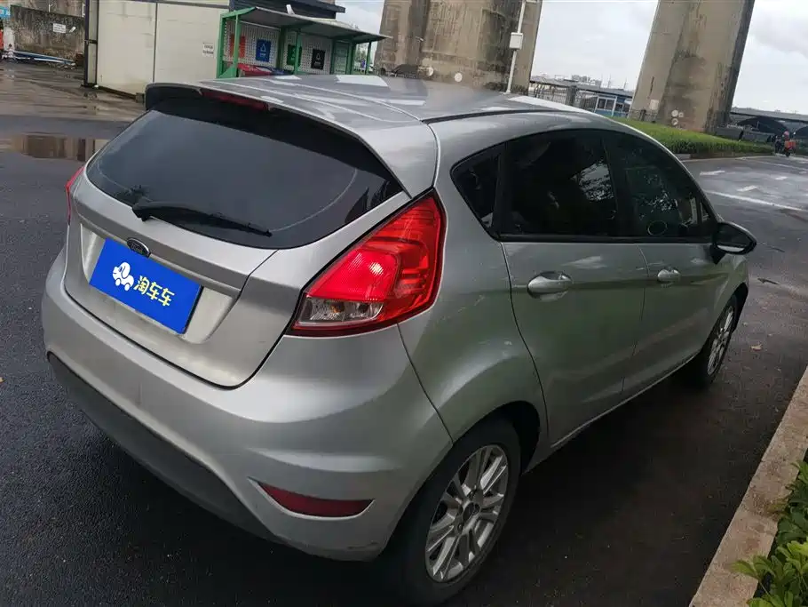 Ford Fiesta 2013 1.5L MT Fashion