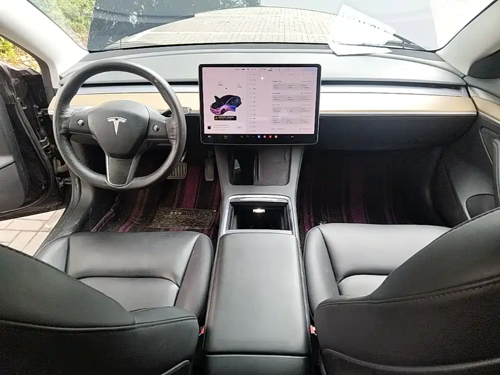 Tesla Model 3 — миниатюра 10