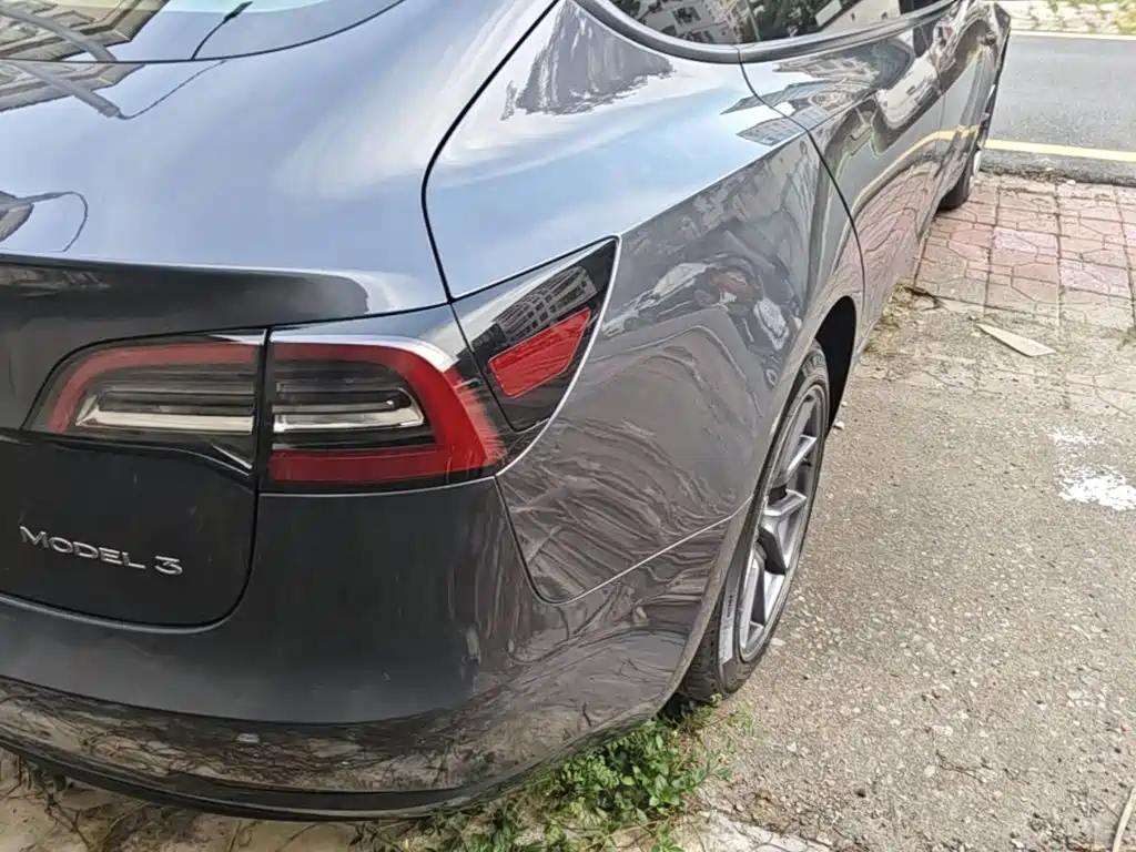 Tesla Model 3 — миниатюра 8