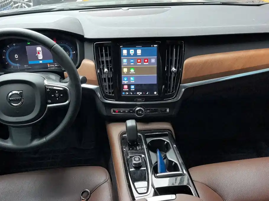 Volvo S90 PHEV — миниатюра 13