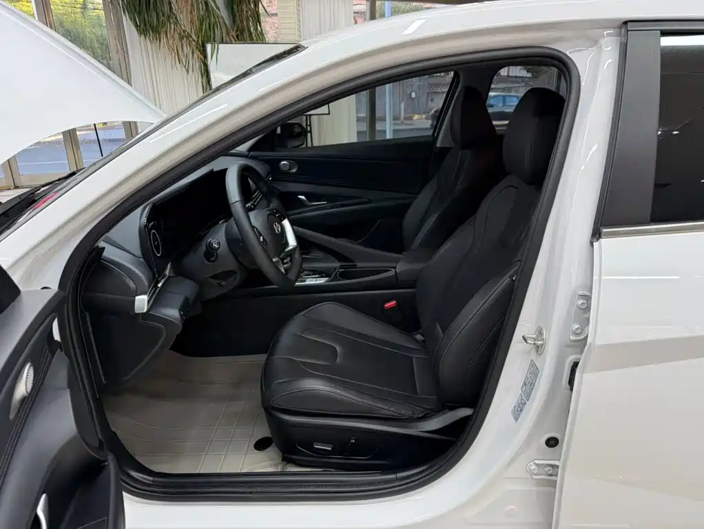 Hyundai Elantra — миниатюра 16