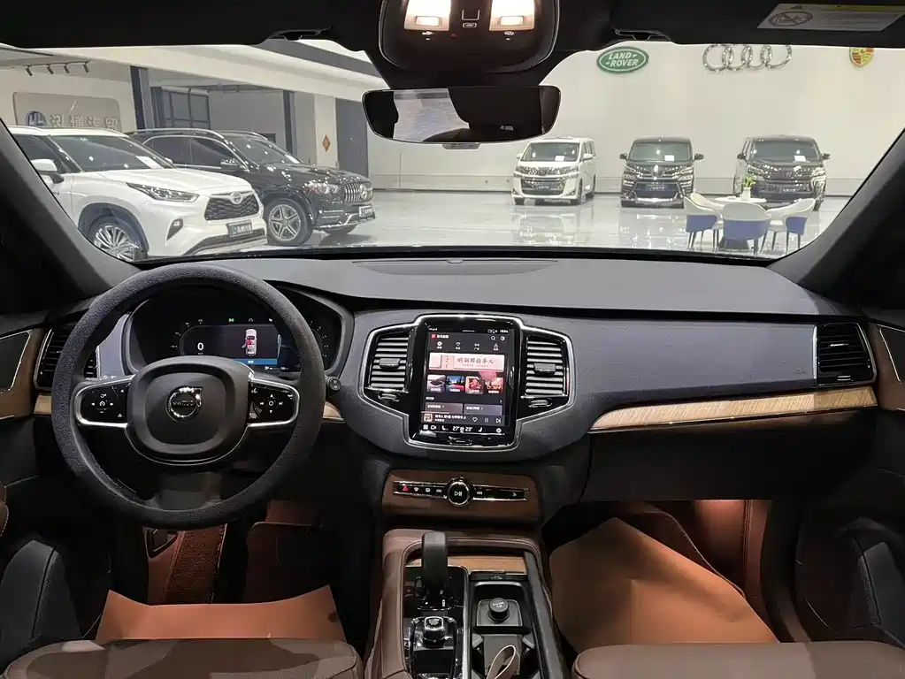 Volvo XC90 2025 B6 Luxury 7 мест